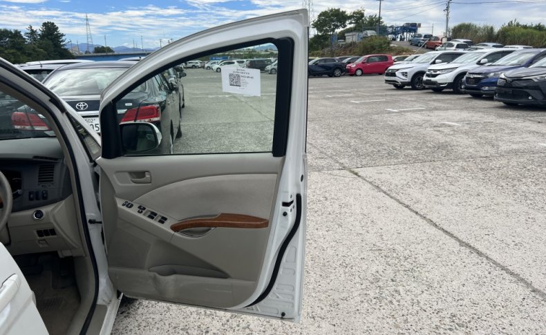 TOYOTA ISIS L G Edition 2010