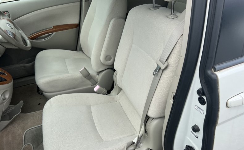 TOYOTA ISIS L G Edition 2010