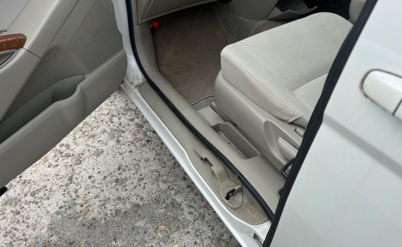 TOYOTA ISIS L G Edition 2010