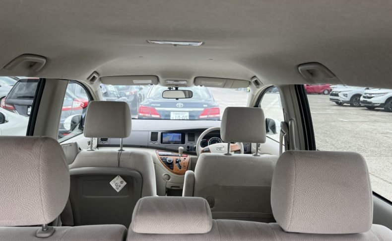 TOYOTA ISIS L G Edition 2010