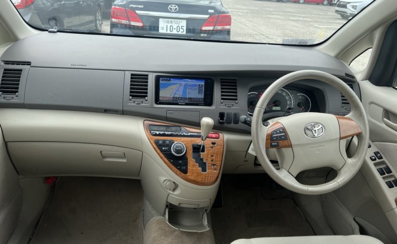 TOYOTA ISIS L G Edition 2010