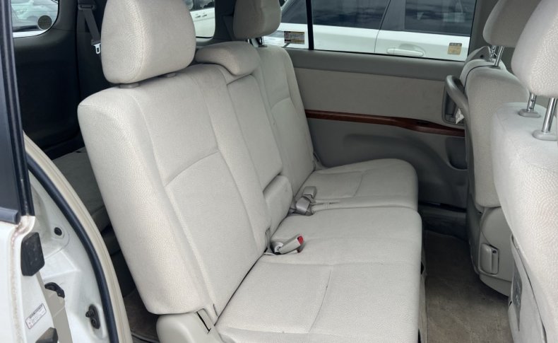 TOYOTA ISIS L G Edition 2010