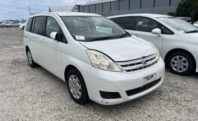 TOYOTA ISIS L G Edition 2010