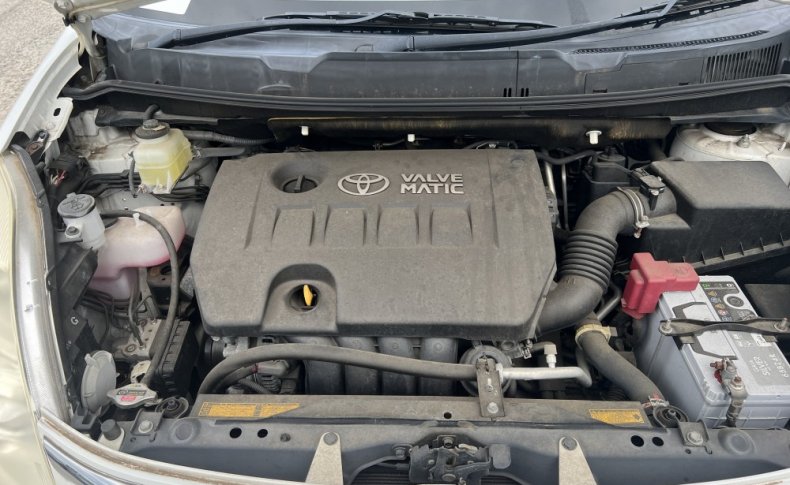 TOYOTA ISIS L G Edition 2010