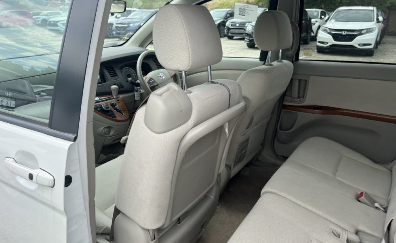 TOYOTA ISIS L G Edition 2010