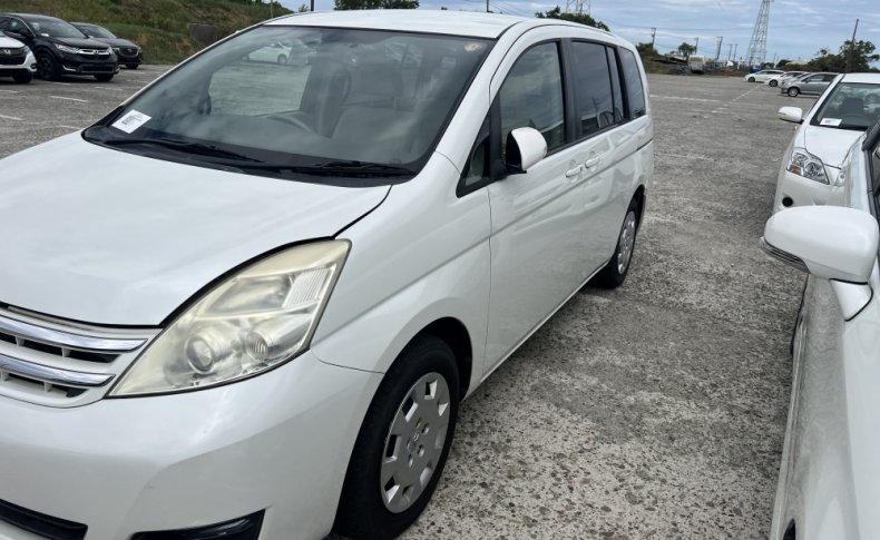 TOYOTA ISIS L G Edition 2010