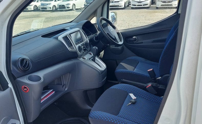 MITSUBISHI DELICA D:3  2013