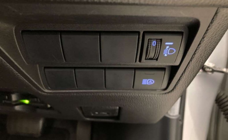 TOYOTA YARIS X 2020
