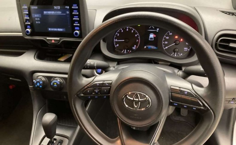 TOYOTA YARIS X 2020
