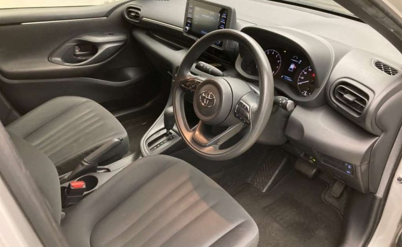 TOYOTA YARIS X 2020