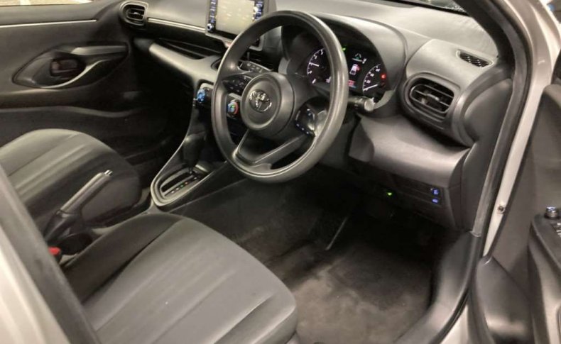 TOYOTA YARIS X 2020