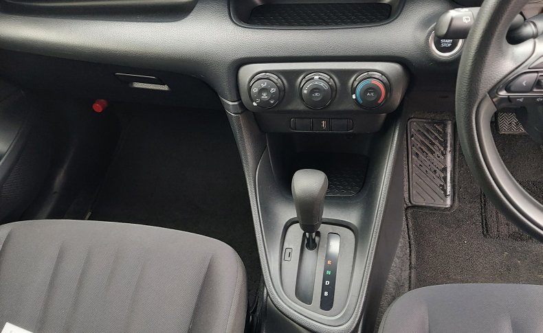TOYOTA YARIS X 2020