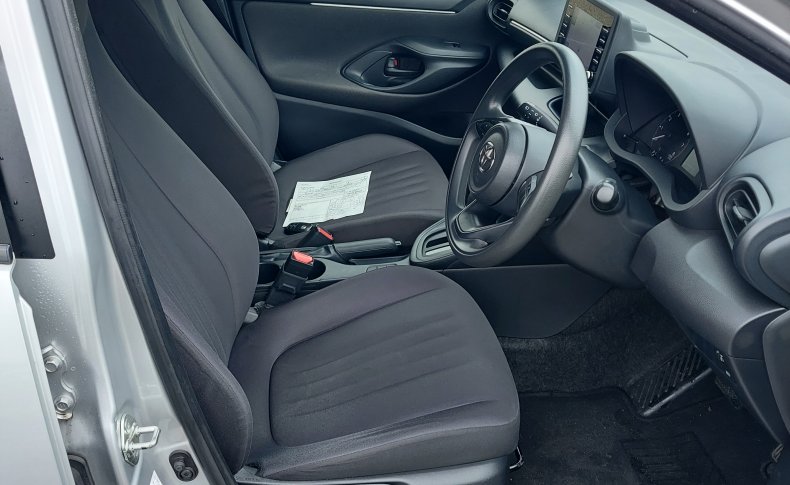 TOYOTA YARIS X 2020