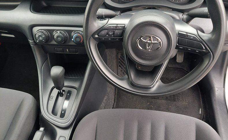 TOYOTA YARIS X 2020