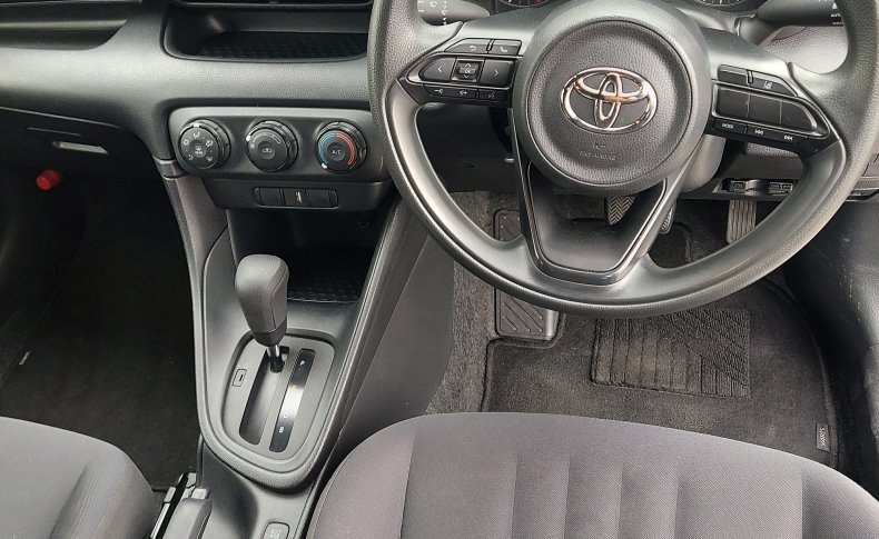 TOYOTA YARIS X 2020