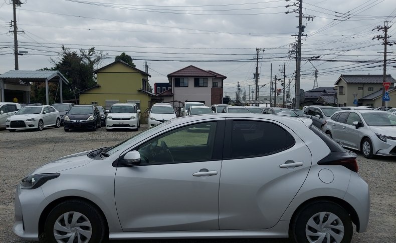 TOYOTA YARIS X 2020