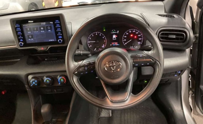 TOYOTA YARIS X 2020
