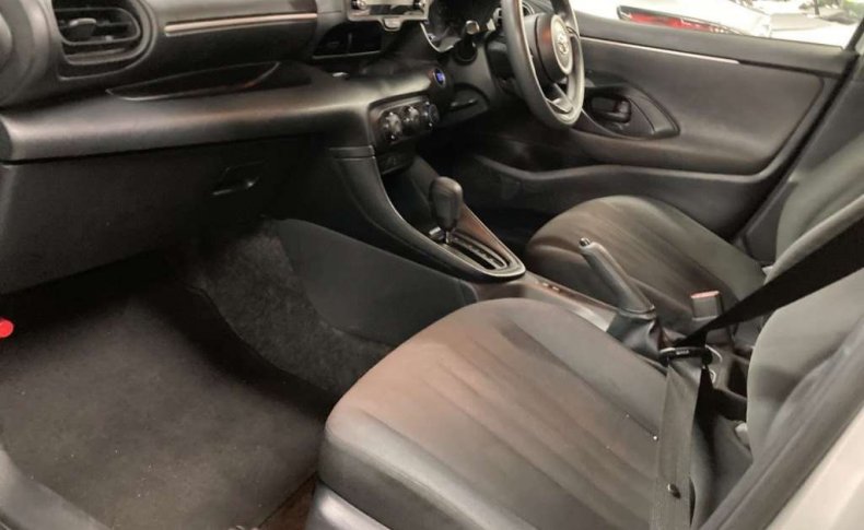 TOYOTA YARIS X 2020