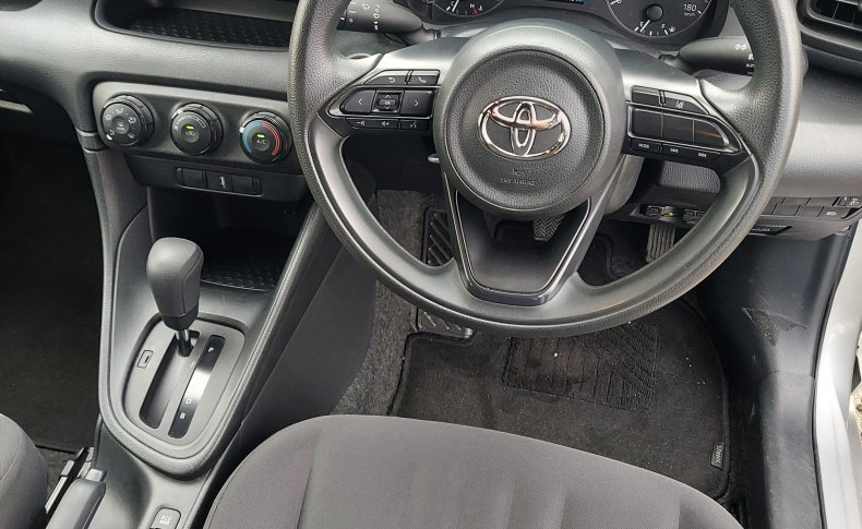 TOYOTA YARIS X 2020