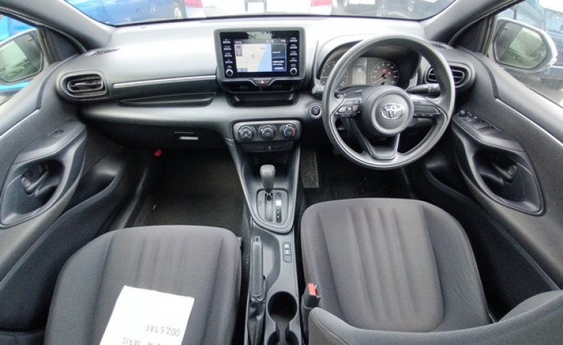 TOYOTA YARIS X 2020