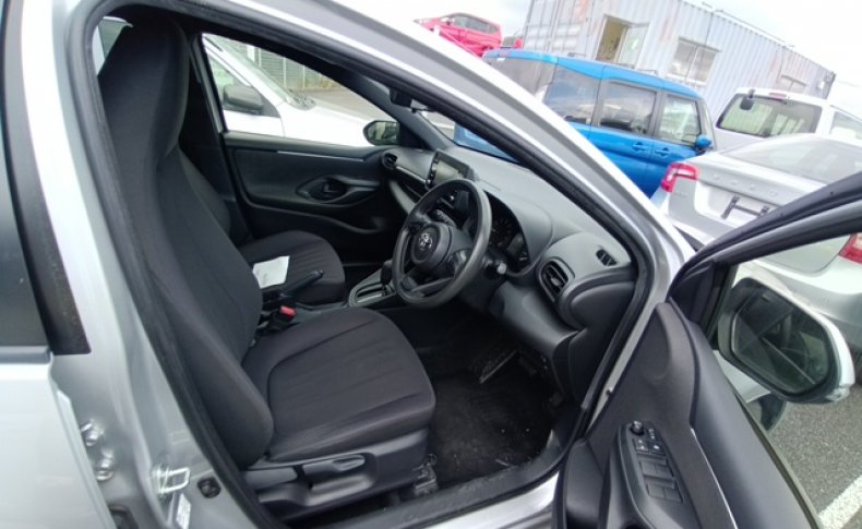 TOYOTA YARIS X 2020