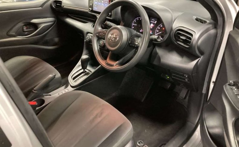 TOYOTA YARIS X 2020