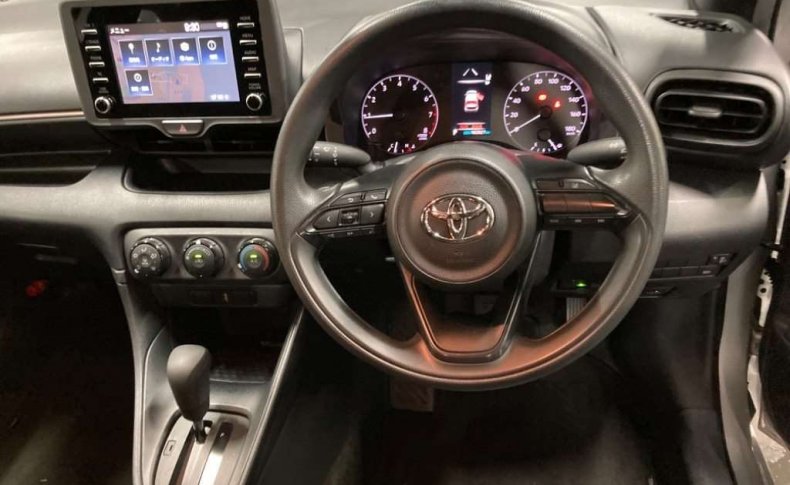TOYOTA YARIS X 2020