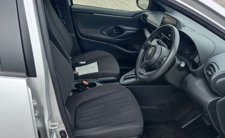 TOYOTA YARIS X 2020