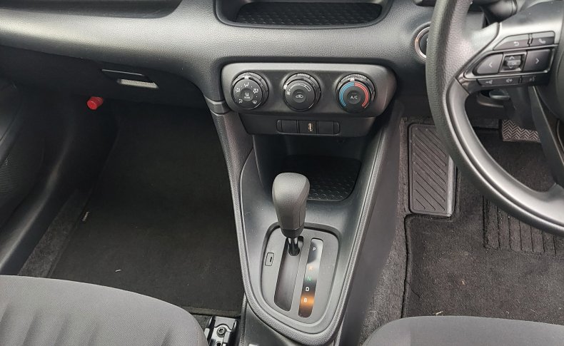 TOYOTA YARIS X 2020