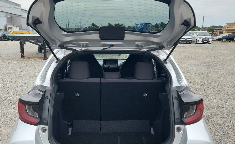 TOYOTA YARIS X 2020