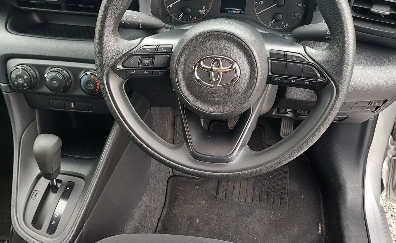 TOYOTA YARIS X 2020