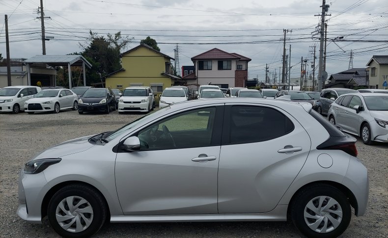 TOYOTA YARIS X 2020