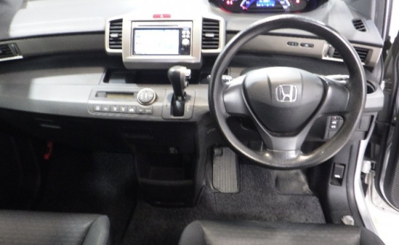 HONDA FREED SPIKE G Just Selection 2011