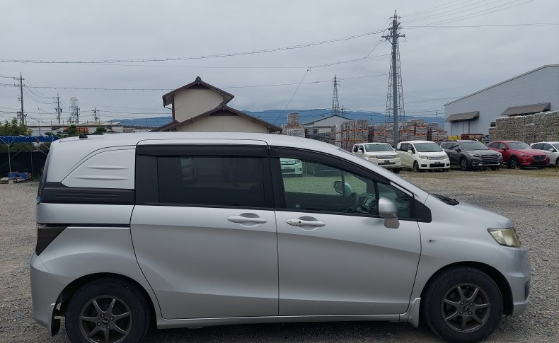 HONDA FREED SPIKE G Just Selection 2011