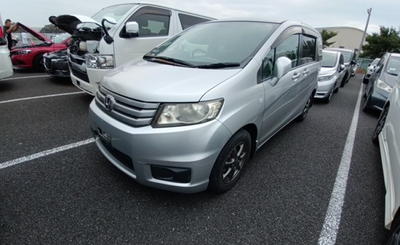 HONDA FREED SPIKE G Just Selection 2011