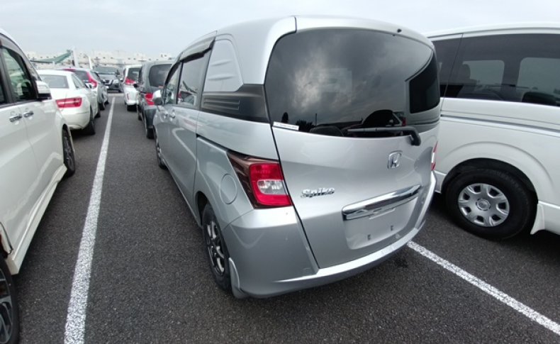 HONDA FREED SPIKE G Just Selection 2011