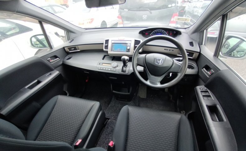 HONDA FREED SPIKE G Just Selection 2011