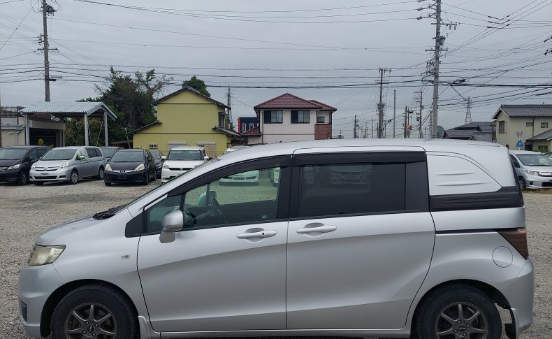 HONDA FREED SPIKE G Just Selection 2011
