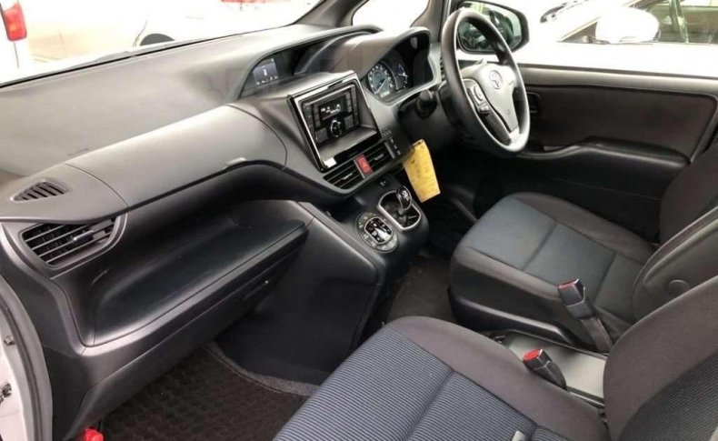 TOYOTA NOAH Hybrid X 2018