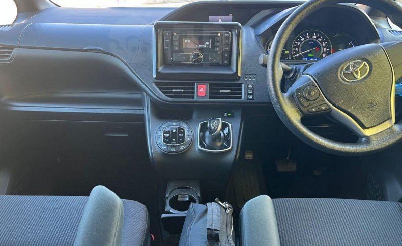 TOYOTA NOAH Hybrid X 2018