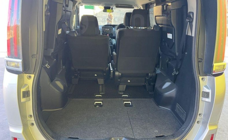 TOYOTA NOAH Hybrid X 2018
