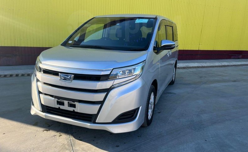 TOYOTA NOAH Hybrid X 2018