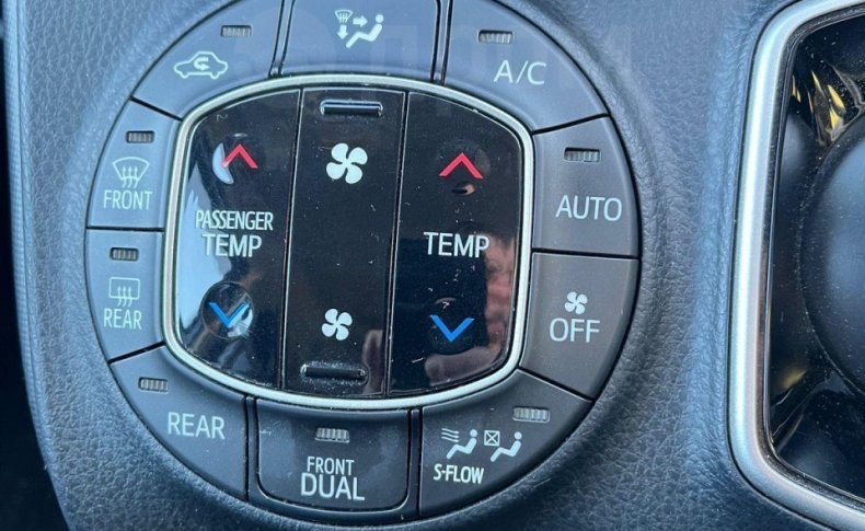 TOYOTA NOAH Hybrid X 2018