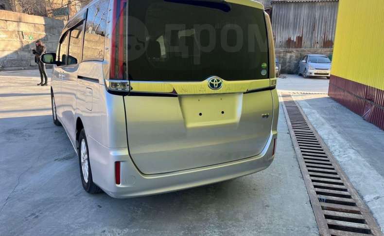 TOYOTA NOAH Hybrid X 2018