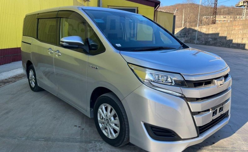 TOYOTA NOAH Hybrid X 2018
