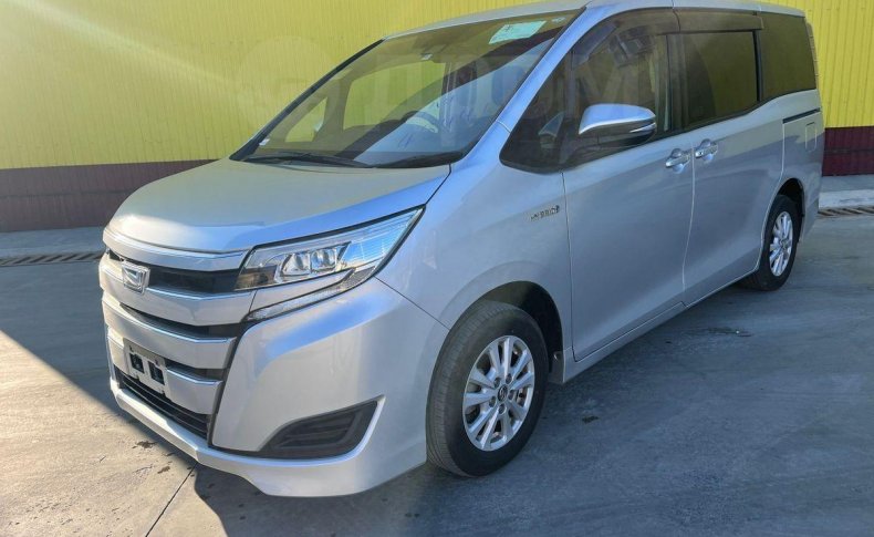 TOYOTA NOAH Hybrid X 2018