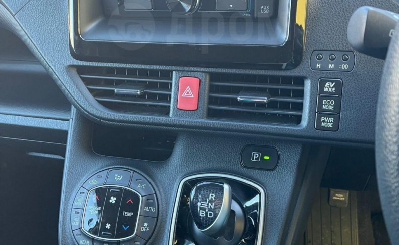 TOYOTA NOAH Hybrid X 2018