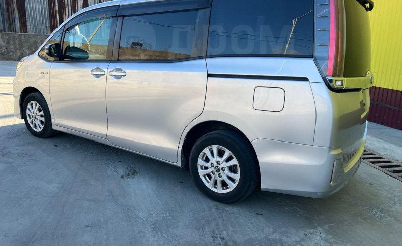 TOYOTA NOAH Hybrid X 2018