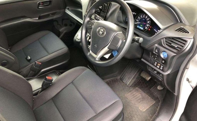 TOYOTA NOAH Hybrid X 2018