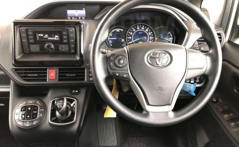 TOYOTA NOAH Hybrid X 2018